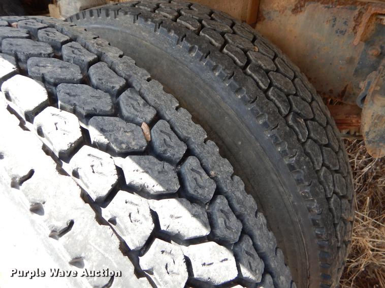 image for item EO9537 1989 Freightliner seed tender truck