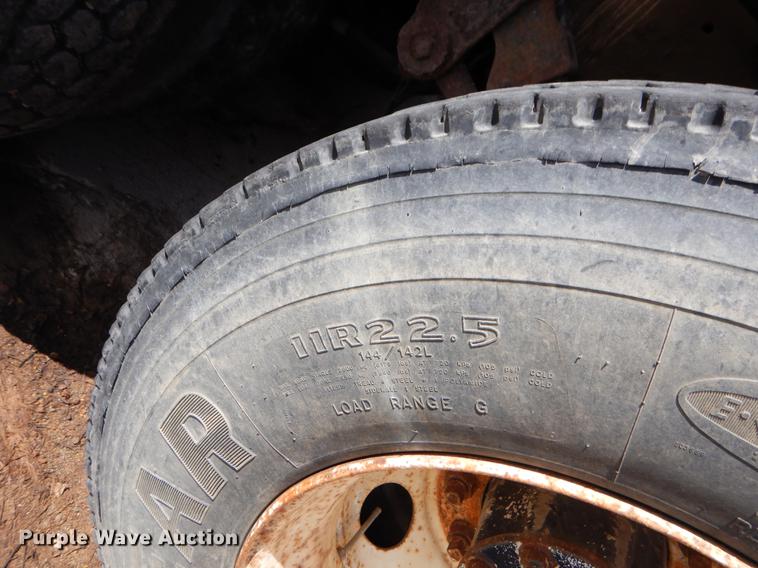 image for item EO9537 1989 Freightliner seed tender truck