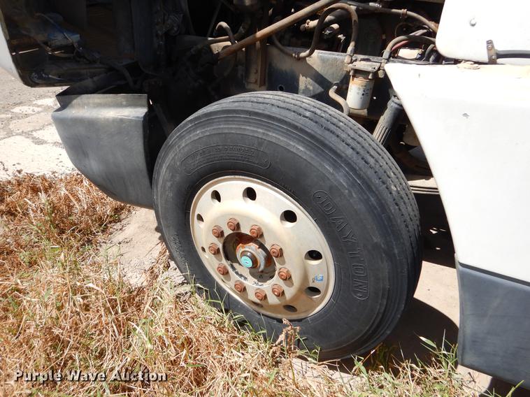 image for item EO9537 1989 Freightliner seed tender truck