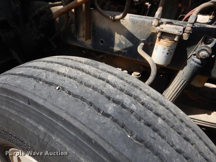 image for item EO9537 1989 Freightliner seed tender truck