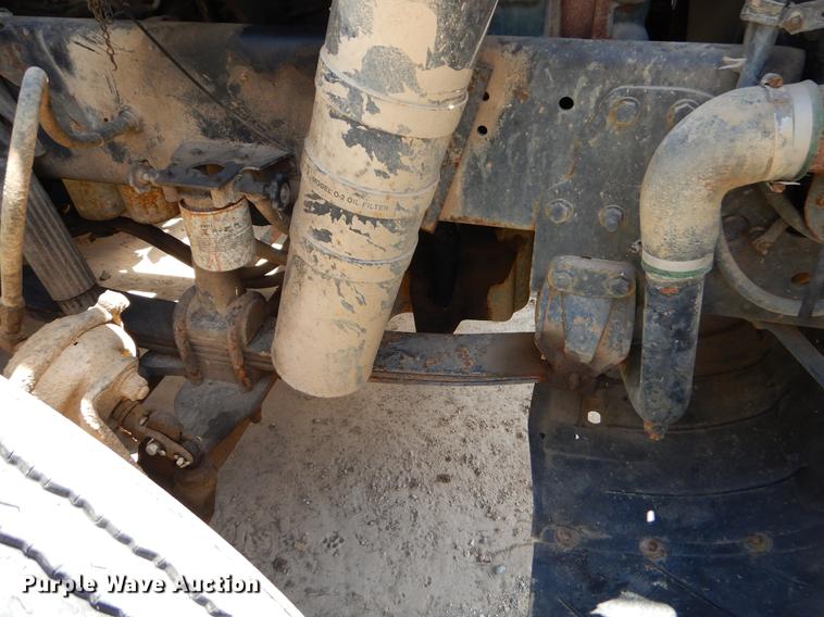 image for item EO9537 1989 Freightliner seed tender truck