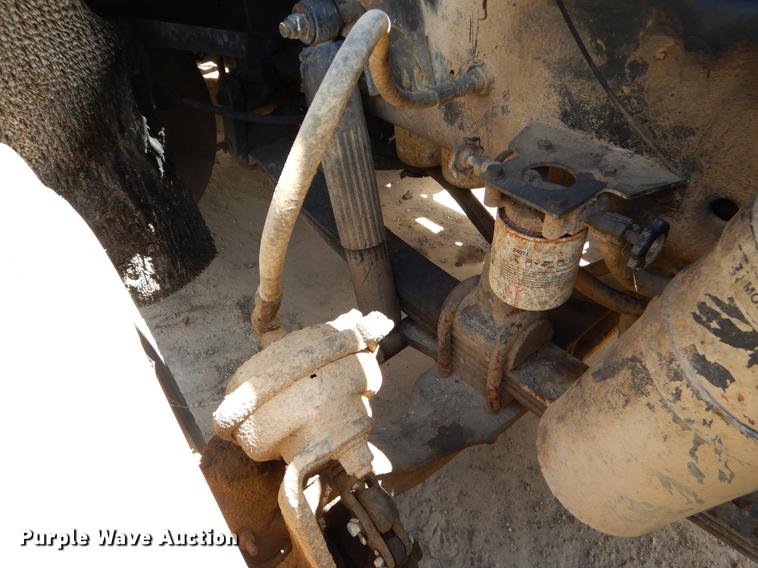 image for item EO9537 1989 Freightliner seed tender truck