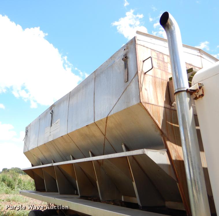 image for item EO9537 1989 Freightliner seed tender truck