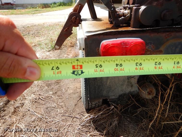 image for item EO9537 1989 Freightliner seed tender truck