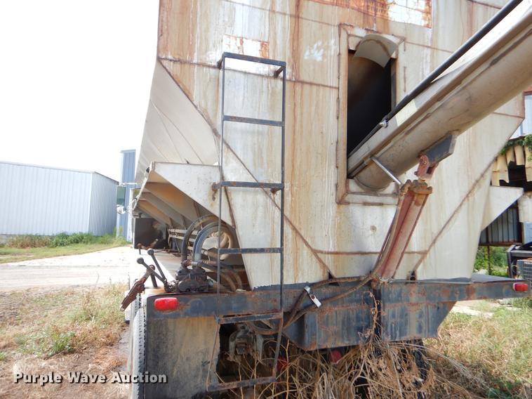 image for item EO9537 1989 Freightliner seed tender truck