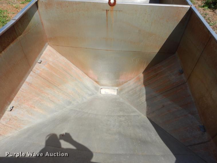 image for item EO9537 1989 Freightliner seed tender truck