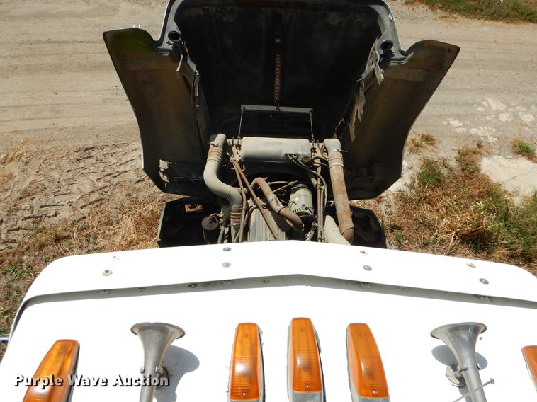 image for item EO9537 1989 Freightliner seed tender truck