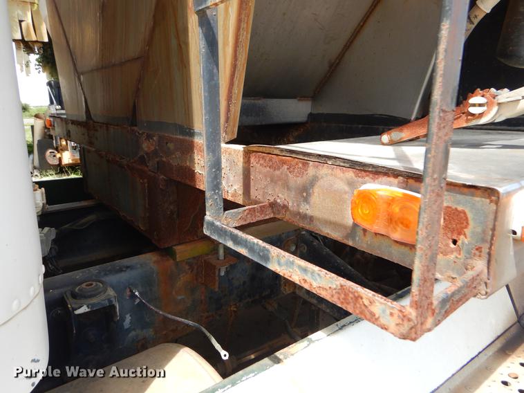 image for item EO9537 1989 Freightliner seed tender truck