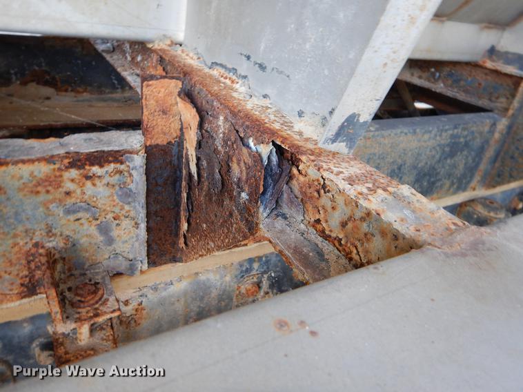 image for item EO9537 1989 Freightliner seed tender truck