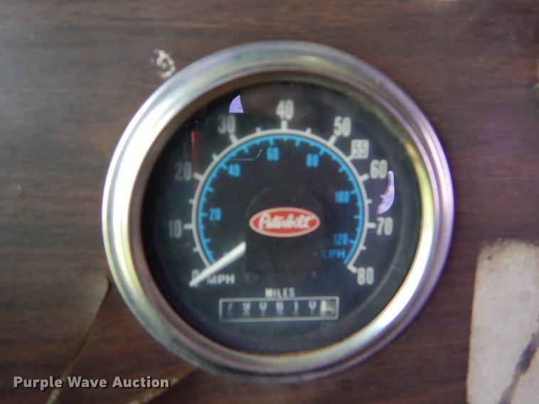 image for item EO9538 1985 Peterbilt 362 semi truck