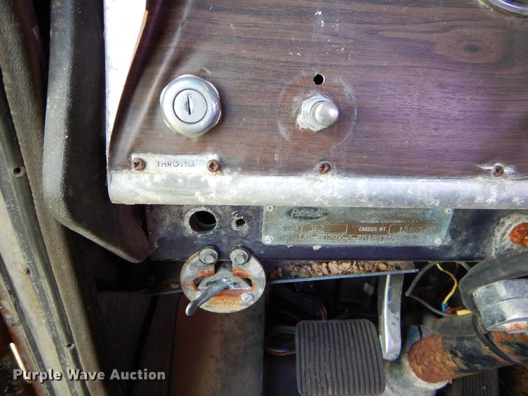 image for item EO9538 1985 Peterbilt 362 semi truck