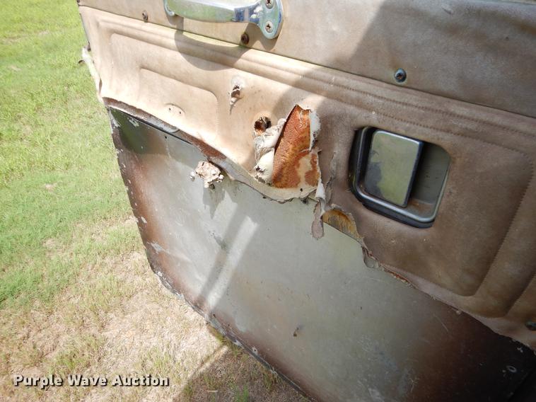 image for item EO9538 1985 Peterbilt 362 semi truck