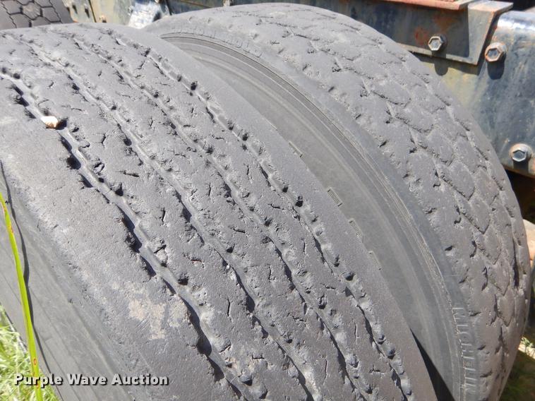 image for item EO9538 1985 Peterbilt 362 semi truck