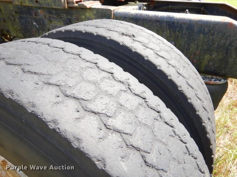 image for item EO9538 1985 Peterbilt 362 semi truck