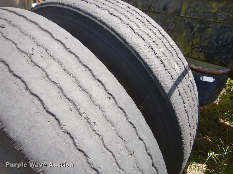 image for item EO9538 1985 Peterbilt 362 semi truck