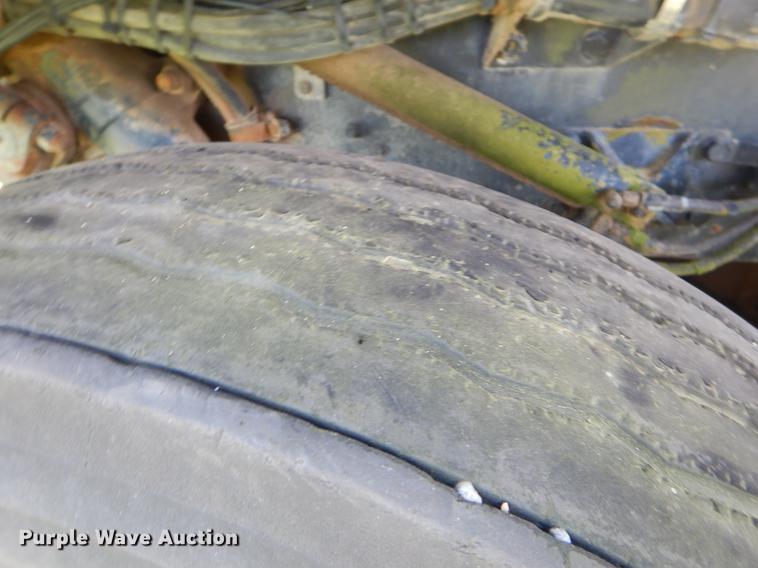 image for item EO9538 1985 Peterbilt 362 semi truck