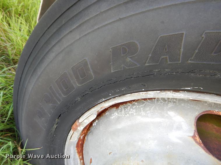 image for item EO9538 1985 Peterbilt 362 semi truck