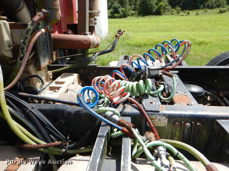 image for item EO9538 1985 Peterbilt 362 semi truck