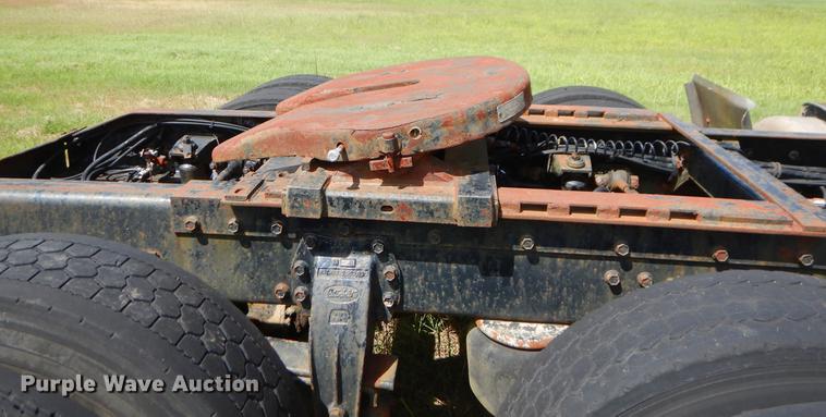 image for item EO9538 1985 Peterbilt 362 semi truck