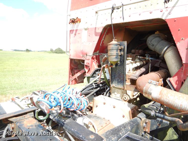 image for item EO9538 1985 Peterbilt 362 semi truck