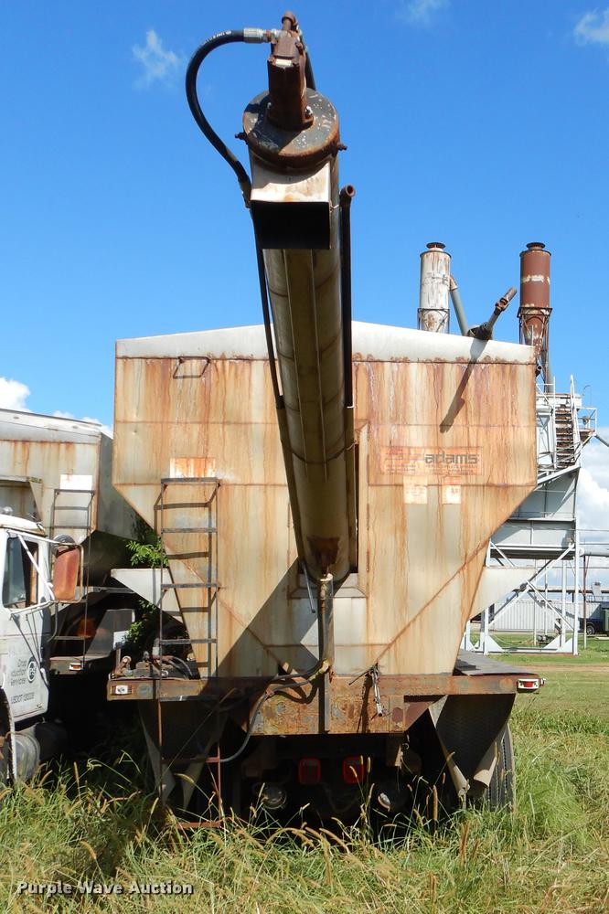 image for item EO9539 1983 International 2575 seed tender truck