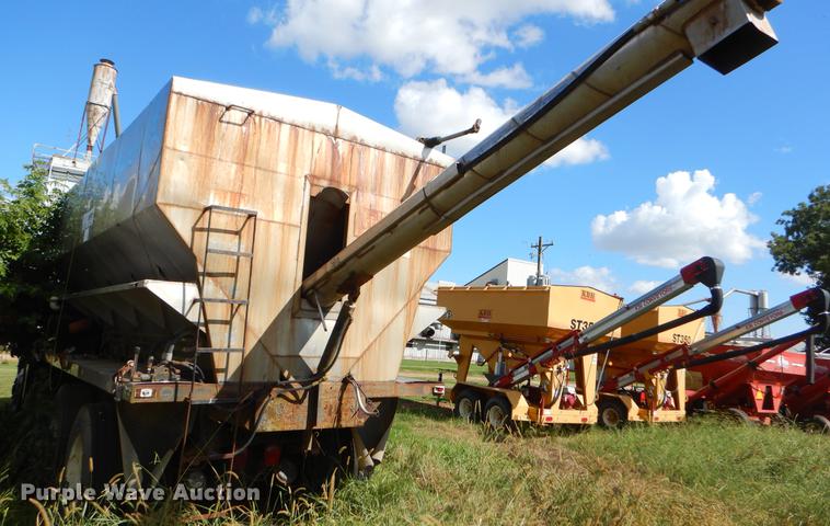 image for item EO9539 1983 International 2575 seed tender truck