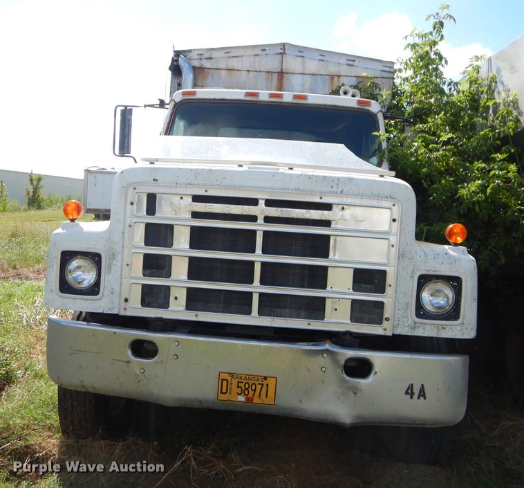 image for item EO9539 1983 International 2575 seed tender truck