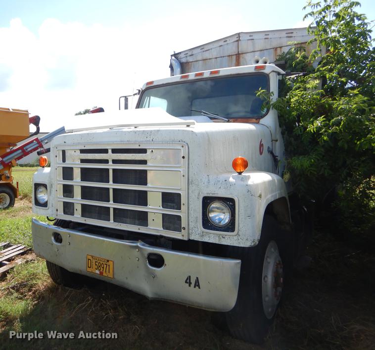 image for item EO9539 1983 International 2575 seed tender truck