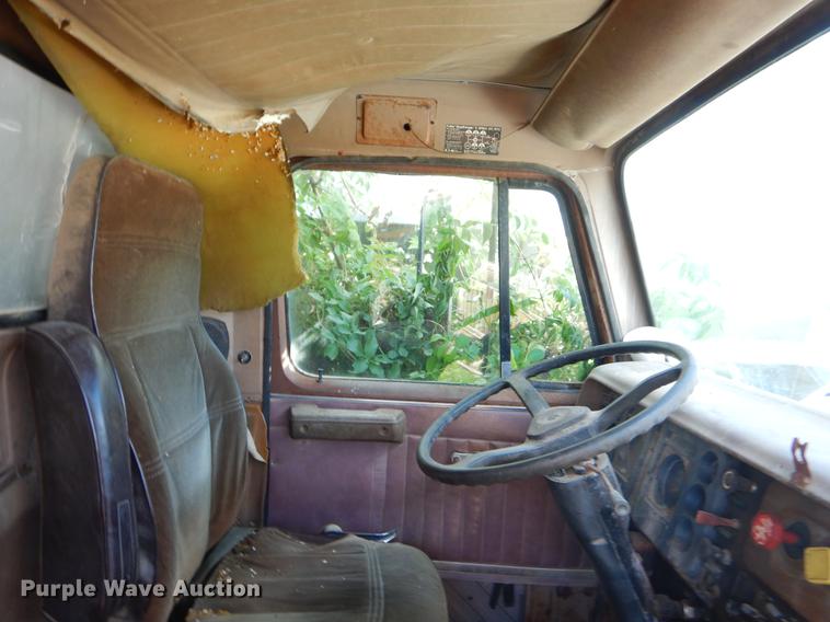 image for item EO9539 1983 International 2575 seed tender truck