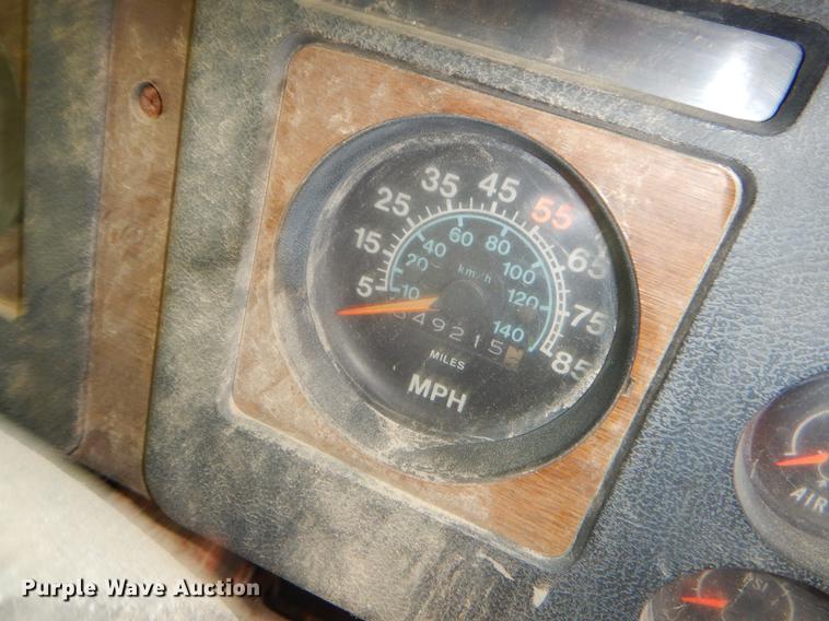 image for item EO9539 1983 International 2575 seed tender truck