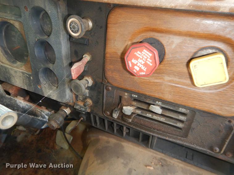 image for item EO9539 1983 International 2575 seed tender truck