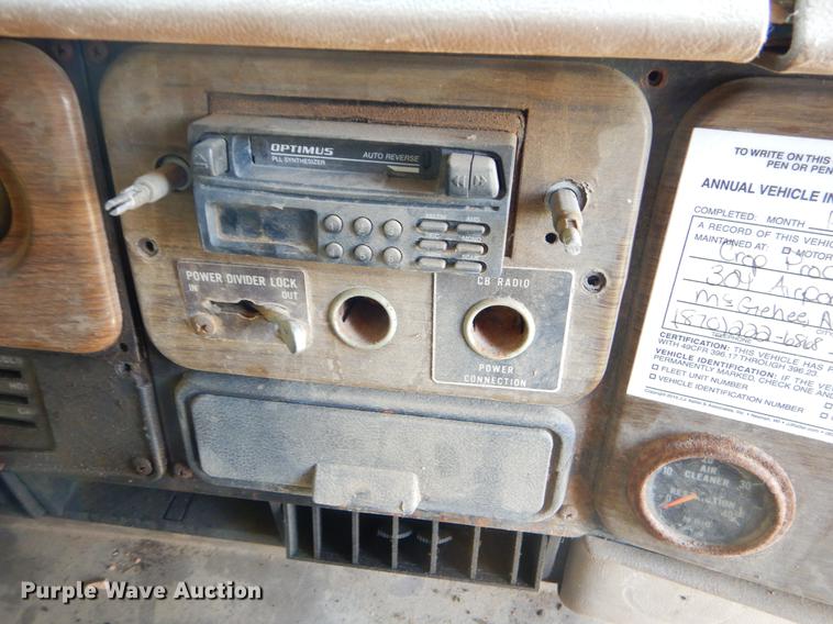 image for item EO9539 1983 International 2575 seed tender truck