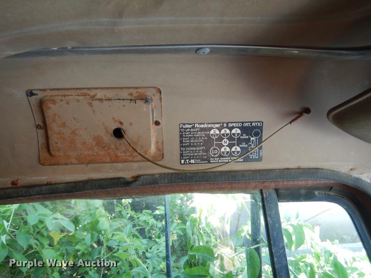 image for item EO9539 1983 International 2575 seed tender truck