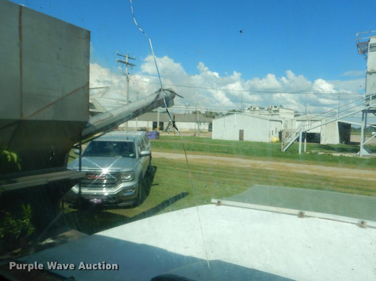 image for item EO9539 1983 International 2575 seed tender truck