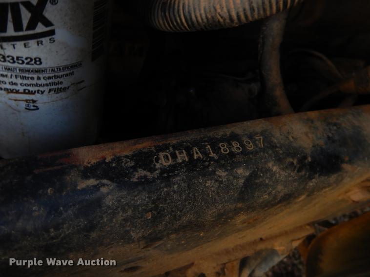 image for item EO9539 1983 International 2575 seed tender truck