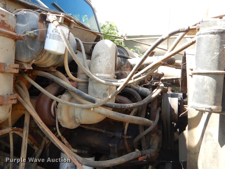 image for item EO9539 1983 International 2575 seed tender truck