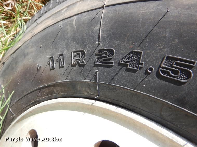 image for item EO9539 1983 International 2575 seed tender truck