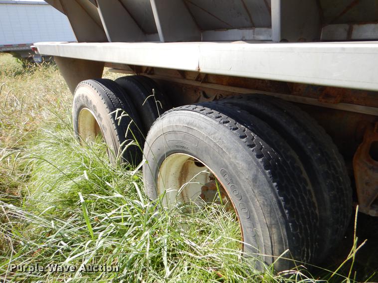 image for item EO9539 1983 International 2575 seed tender truck