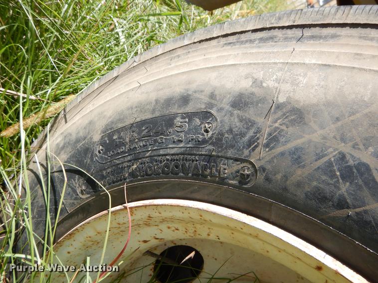 image for item EO9539 1983 International 2575 seed tender truck