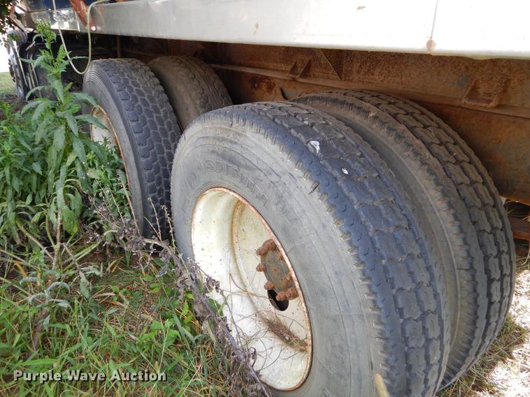 image for item EO9539 1983 International 2575 seed tender truck