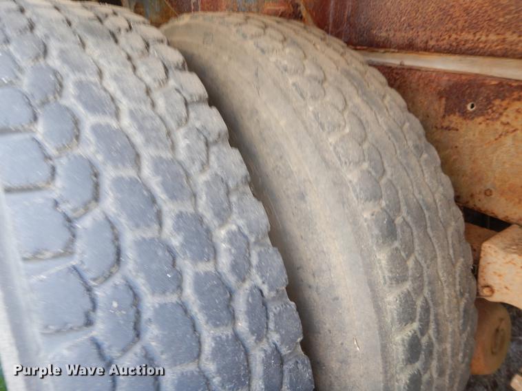 image for item EO9539 1983 International 2575 seed tender truck