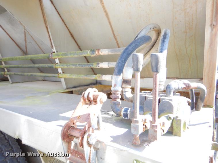 image for item EO9539 1983 International 2575 seed tender truck