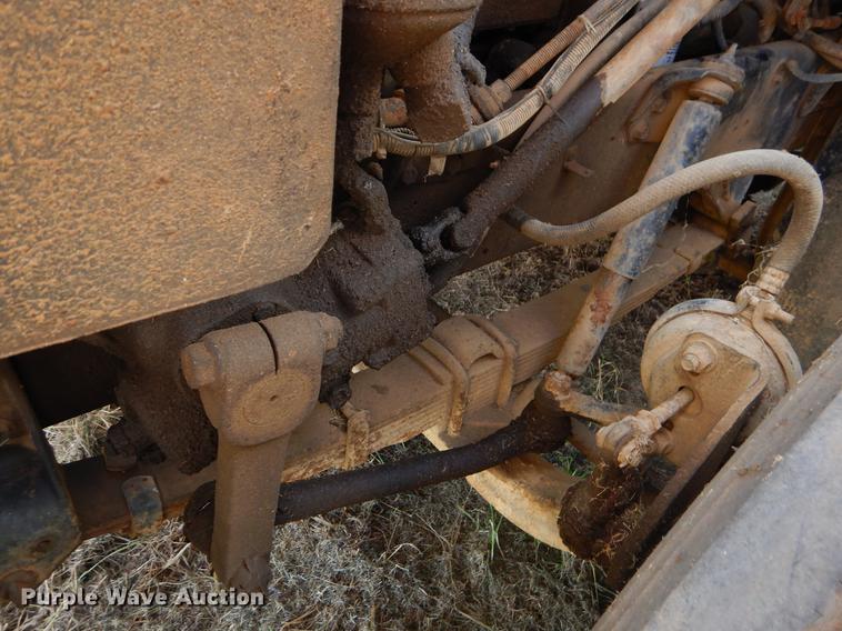 image for item EO9539 1983 International 2575 seed tender truck