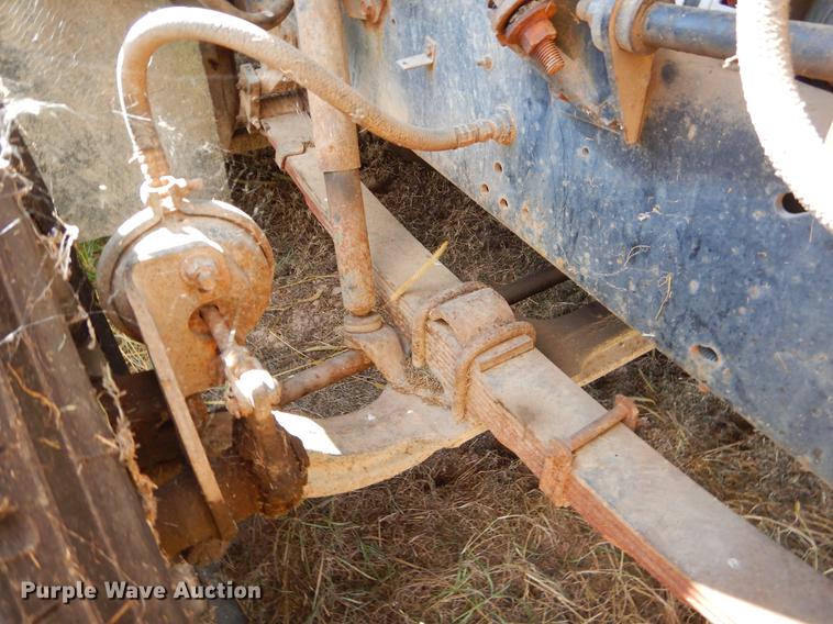 image for item EO9539 1983 International 2575 seed tender truck