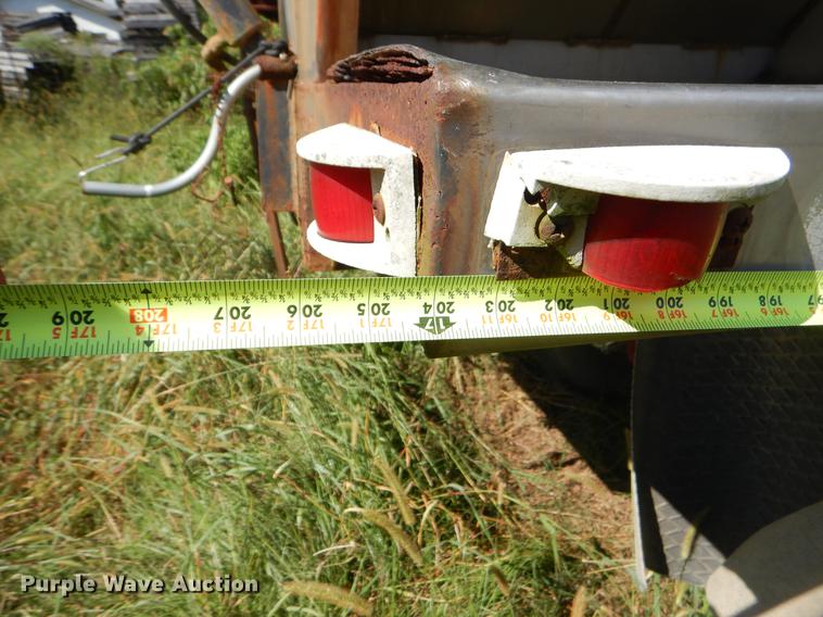 image for item EO9539 1983 International 2575 seed tender truck