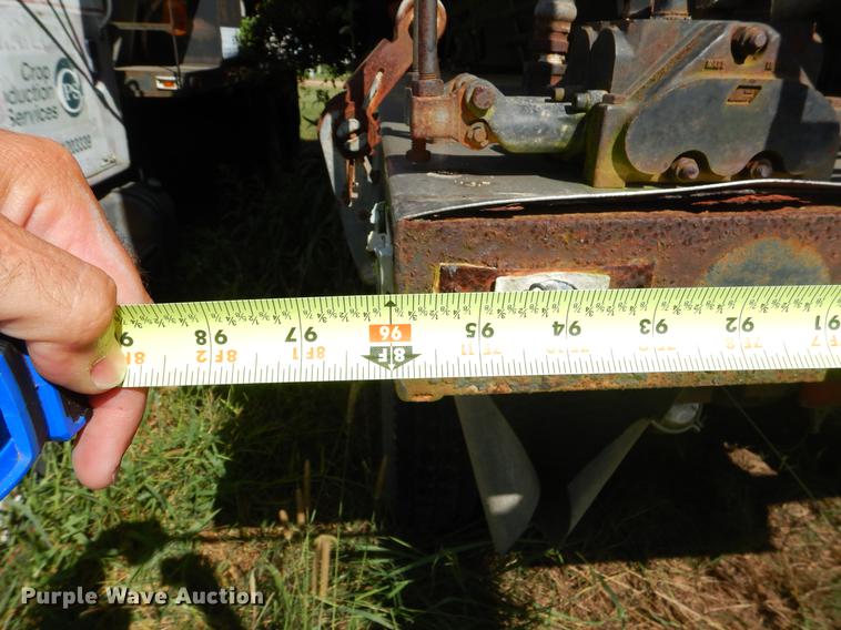 image for item EO9539 1983 International 2575 seed tender truck