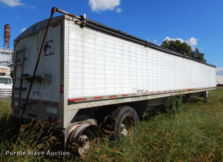image for item EO9540 1992 Wilson DWH-200 double hopper bottom grain trailer