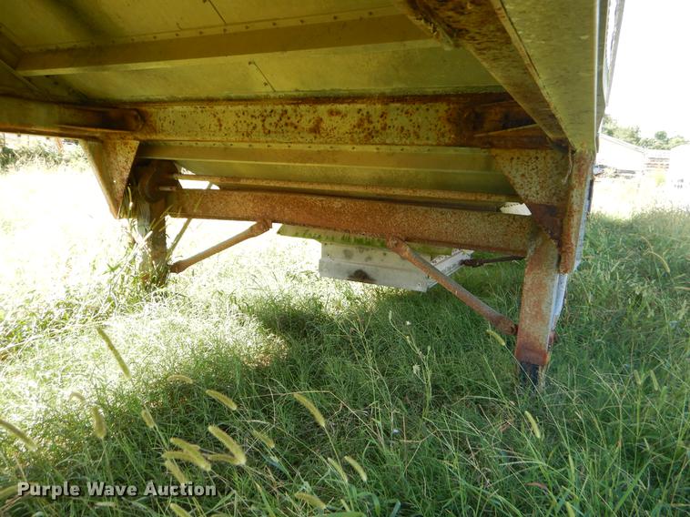 image for item EO9540 1992 Wilson DWH-200 double hopper bottom grain trailer