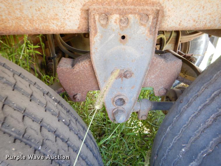 image for item EO9540 1992 Wilson DWH-200 double hopper bottom grain trailer