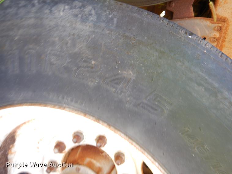 image for item EO9540 1992 Wilson DWH-200 double hopper bottom grain trailer